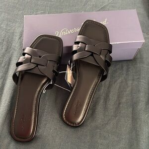 Universal Thread Sandals